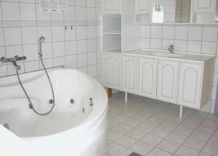 Skovskaden Xi Nyaraló *